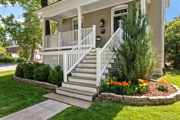 Property Photo: 1402 Silverton Place MO 63117
