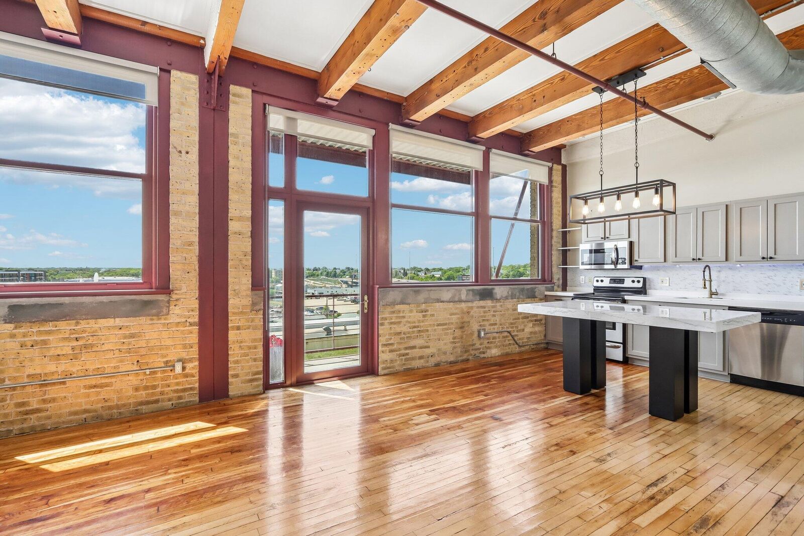Property Photo:  215 W Maple St  WI 53204 
