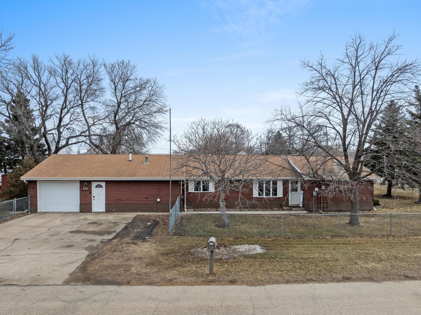 Property Photo:  815 39th St SE  ND 58701 