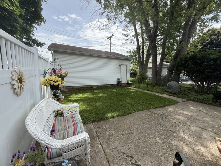 Property Photo: 2701 Harrison Place IL 60085