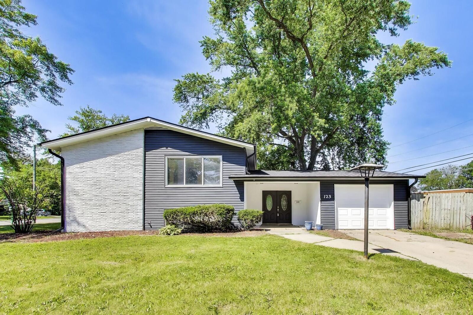 Property Photo:  123 Boulder Hill Pass  IL 60538 