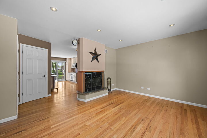 Property Photo:  1101 Anthony Road  IL 60090 