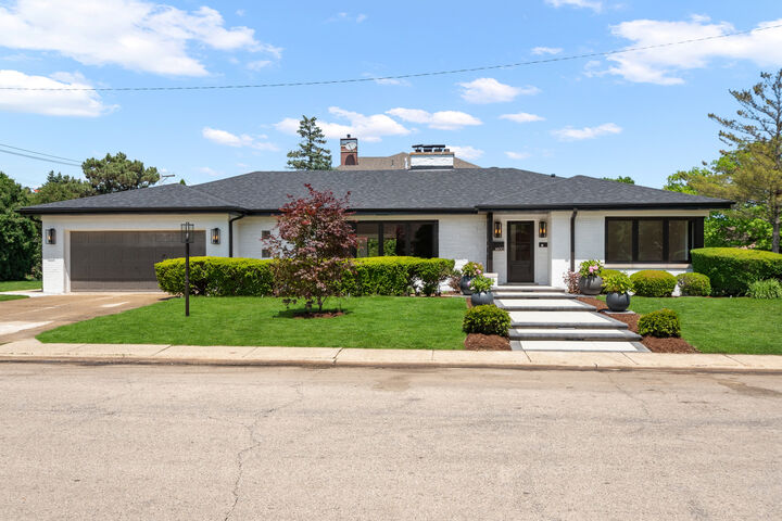 Property Photo:  6600 N Kenton Avenue  IL 60712 