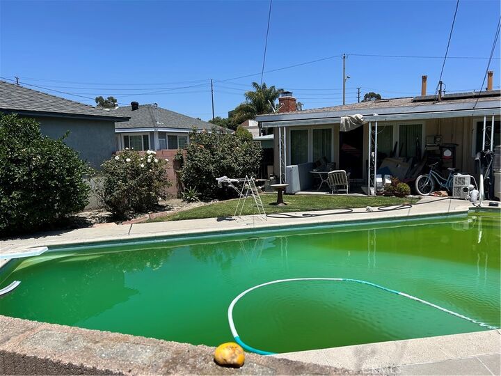 Property Photo: 2211 Conquista Avenue CA 90815
