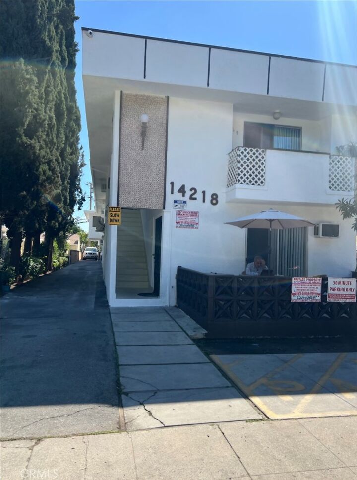 Property Photo:  14218 Sylvan Street  CA 91401 