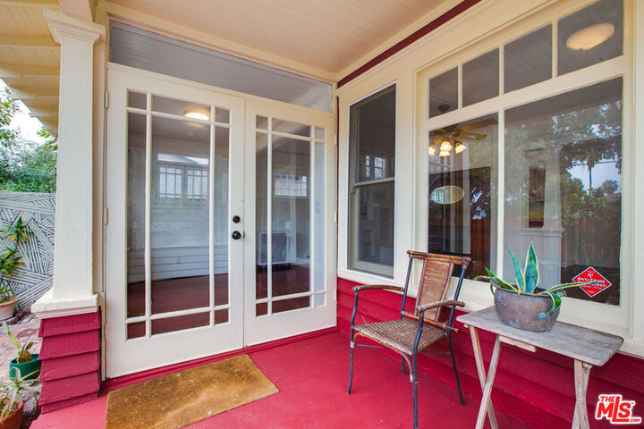 Property Photo:  105 Park Place  CA 90291 