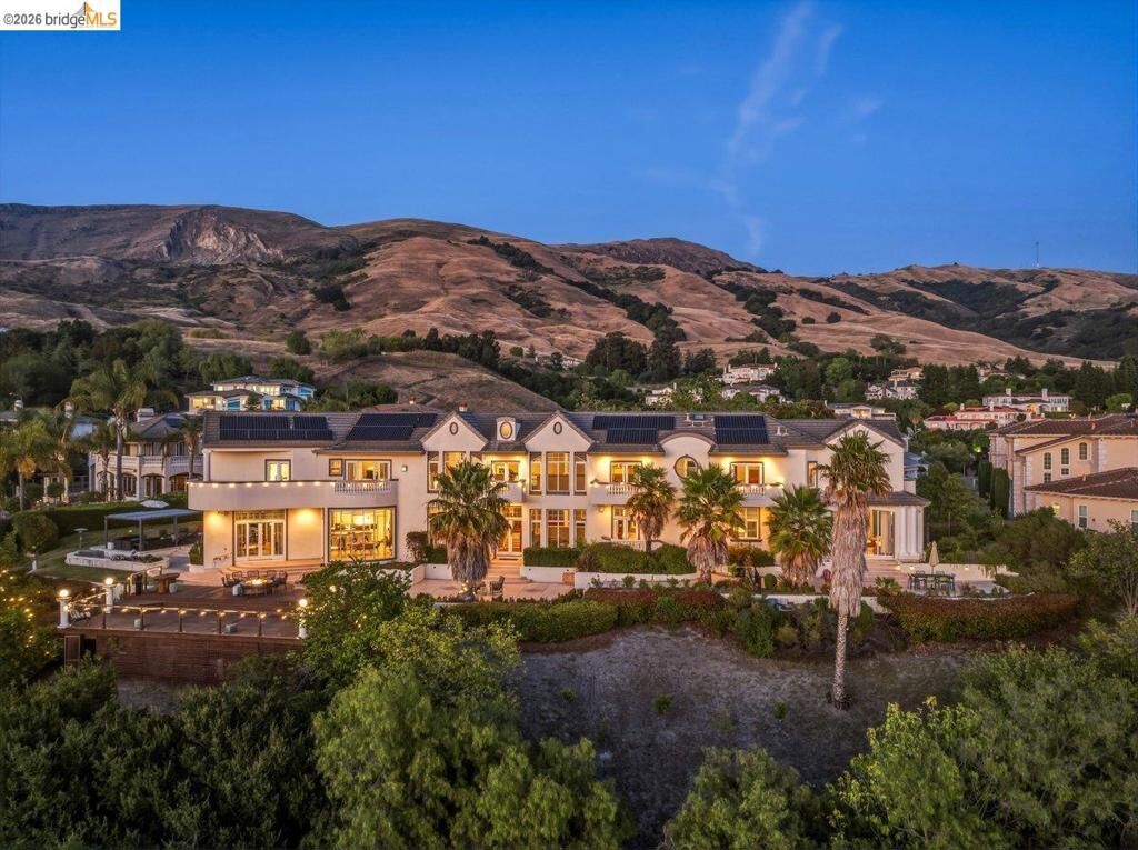 Property Photo:  44969 Vista Del Sol  CA 94539 