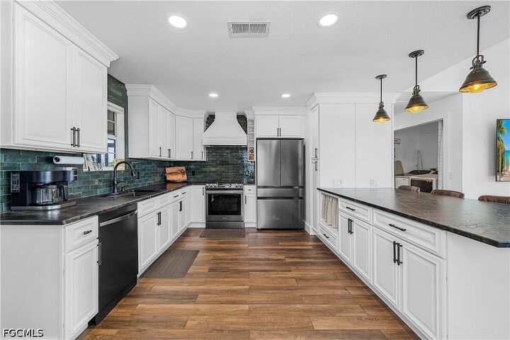 Property Photo:  2551 Tamarind Street  FL 33956 