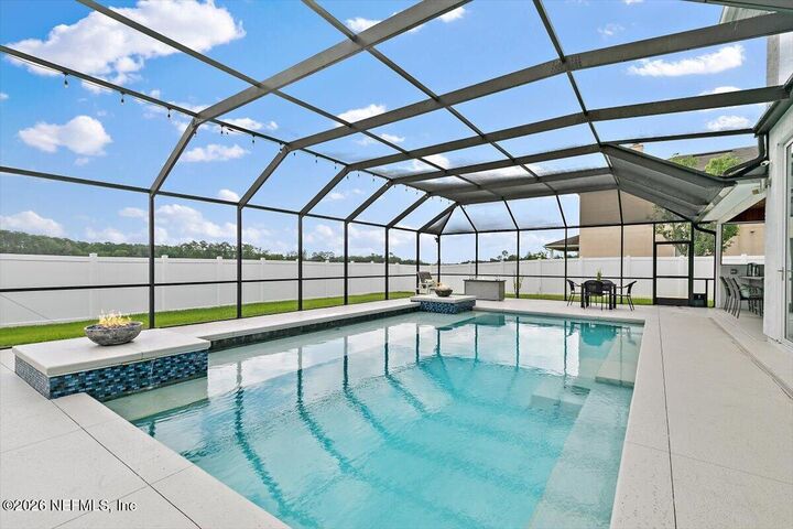 Property Photo:  8303 Autumnwind Drive  FL 32218 