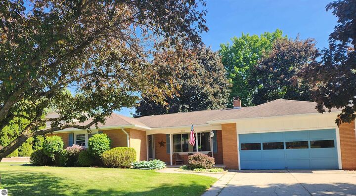 Property Photo: 540 Fairlane Drive MI 48801