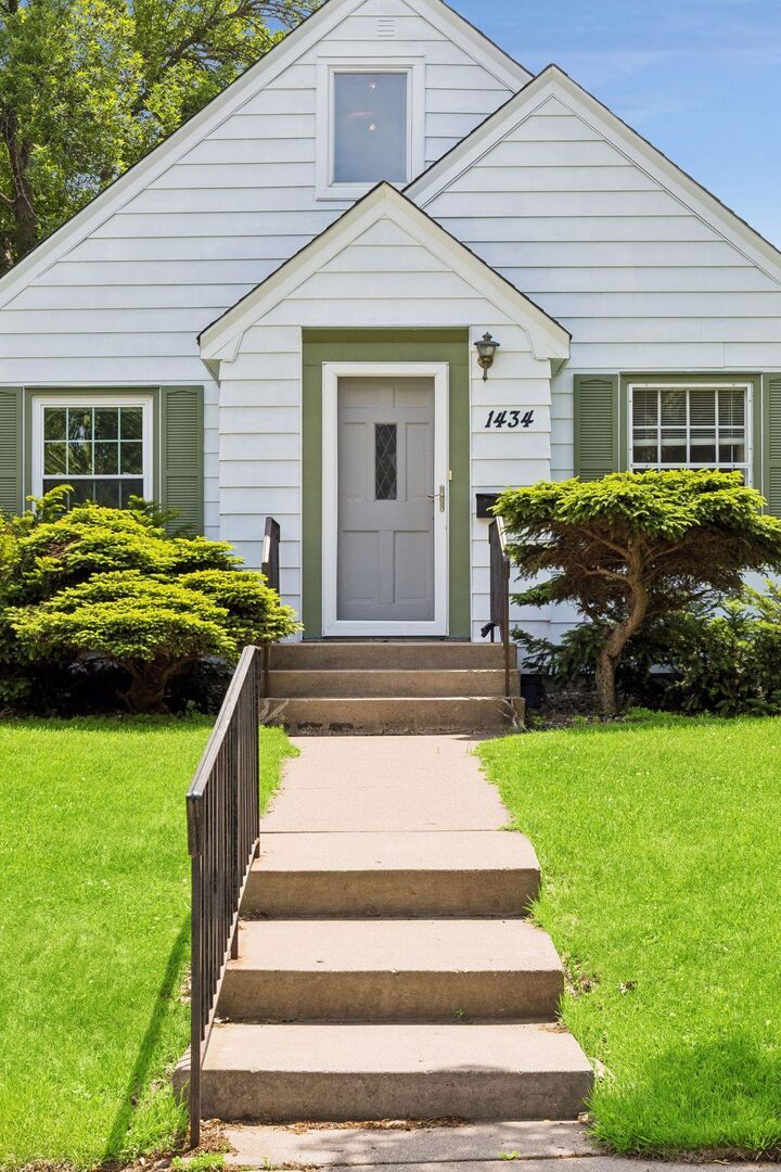 Property Photo:  1434 Scheffer Avenue  MN 55116 