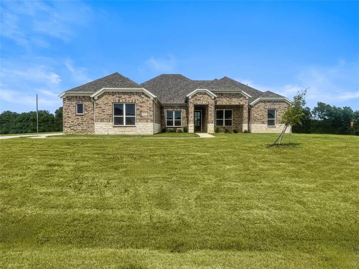 Property Photo:  117 Aiden Drive  TX 75165 