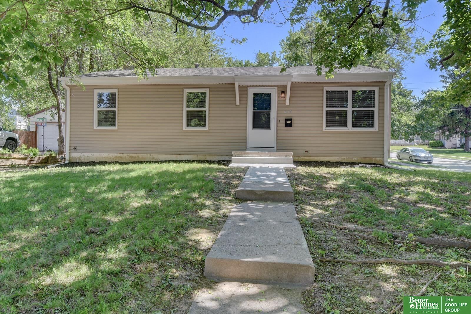 Property Photo: 6119 Camden Avenue NE 68104
