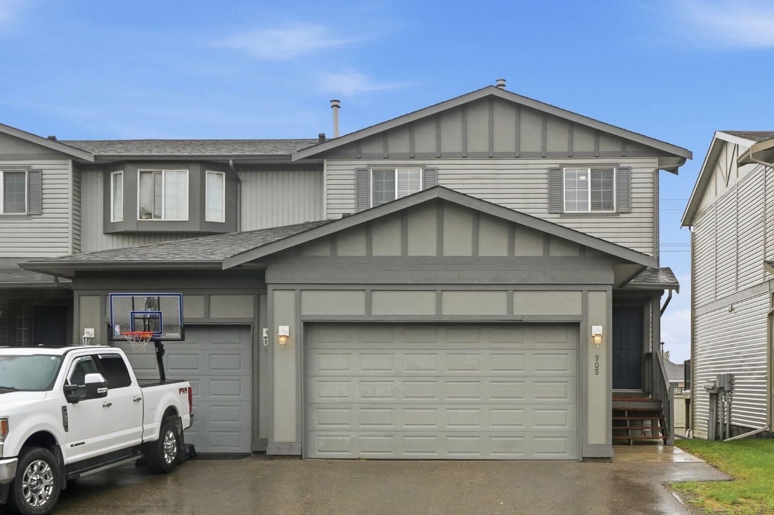 Property Photo:  720 Willowbrook Road NW 905  AB T4B 2Y9 