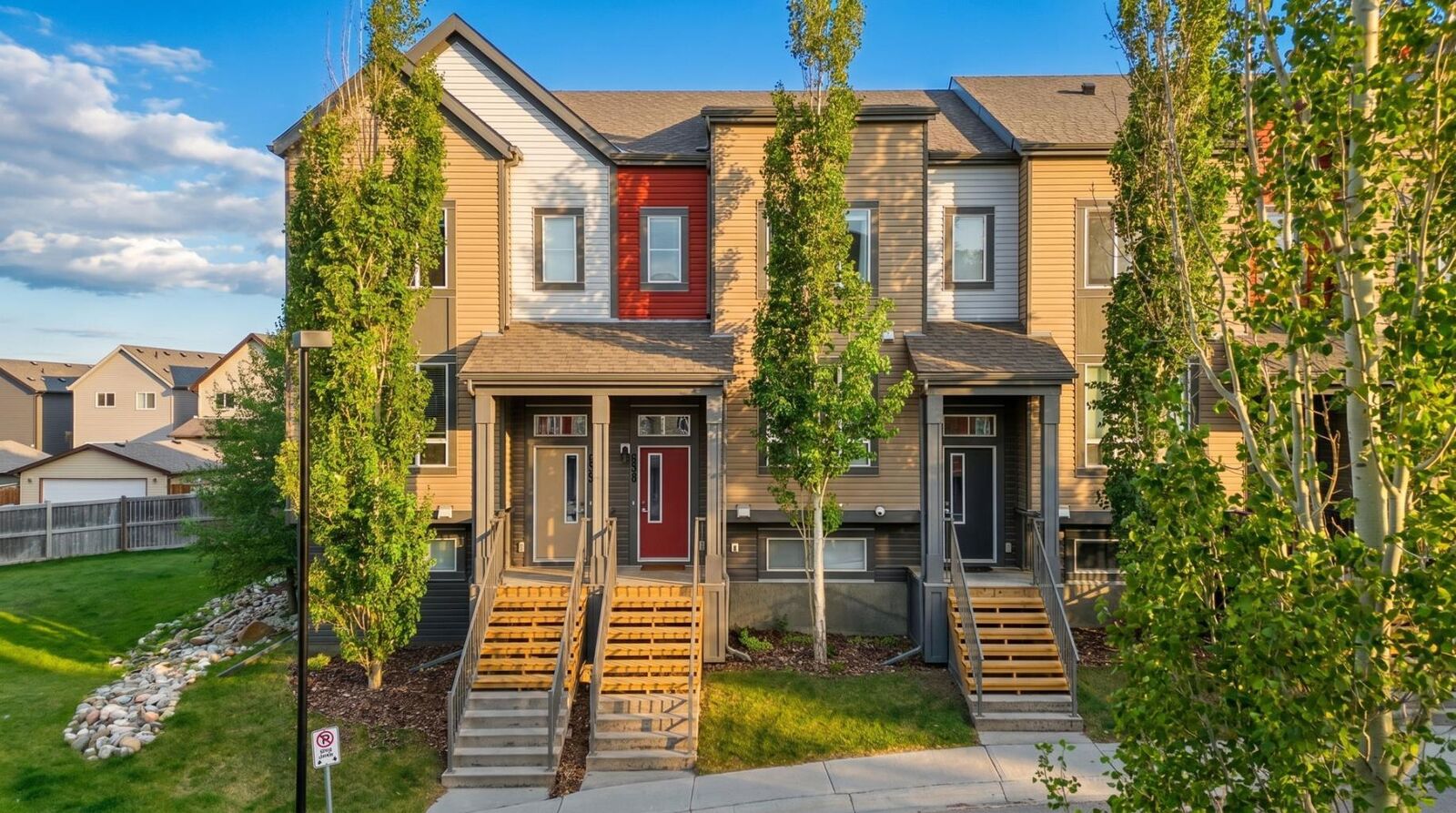 Property Photo:  131 Copperpond Row SE  AB T2Z 1H3 