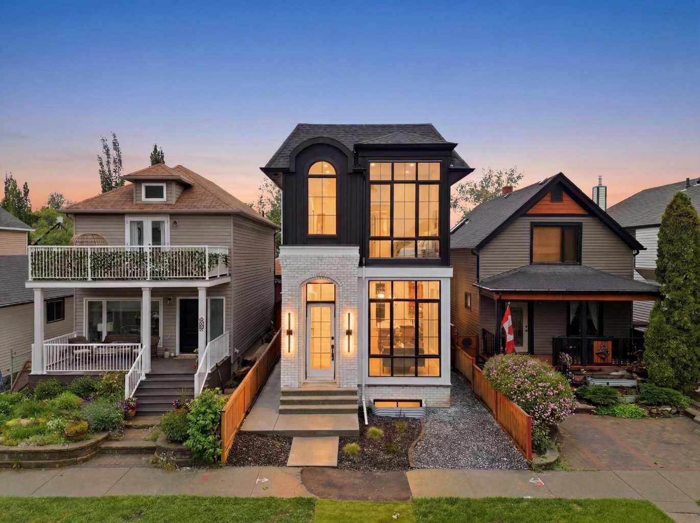 Property Photo:  806 23 Avenue SE  AB T2G 1N8 