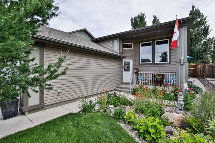 Property Photo:  19 Firelight Way W  AB T1J 4W1 