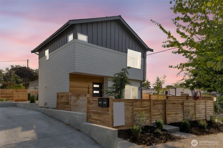 Property Photo: 1605 SW Kenyon Street WA 98106