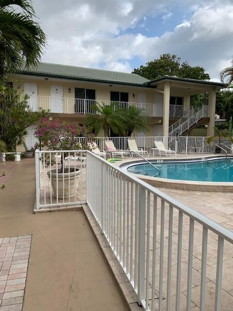 Property Photo:  1907 NE 2nd Street 2  FL 33441 