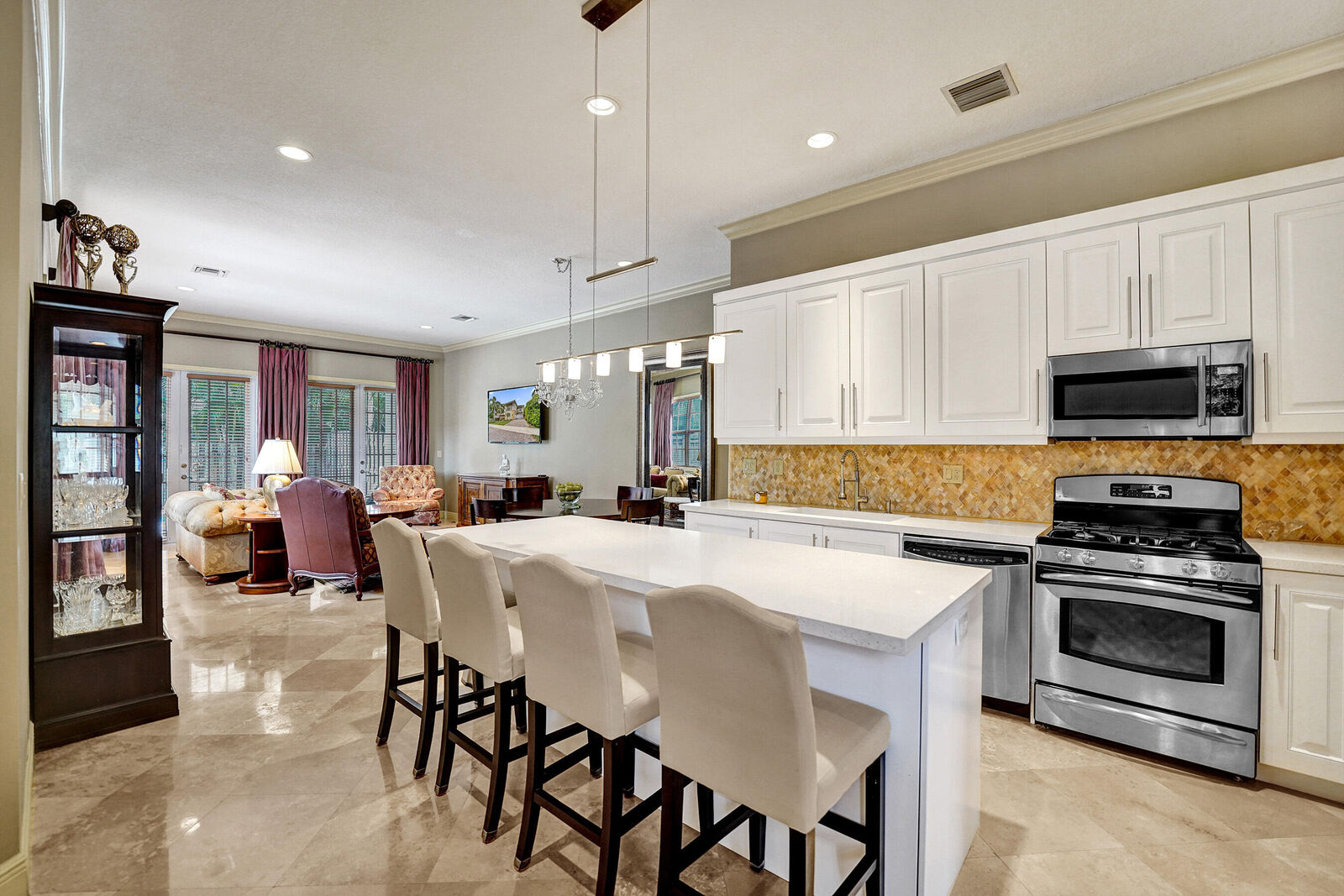 Property Photo:  1400 NE 24th Street 1400  FL 33305 