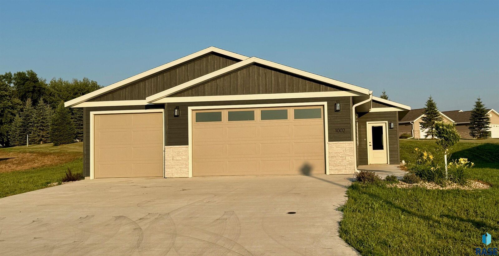 Property Photo: 1002 S 6th Ave IA 51246