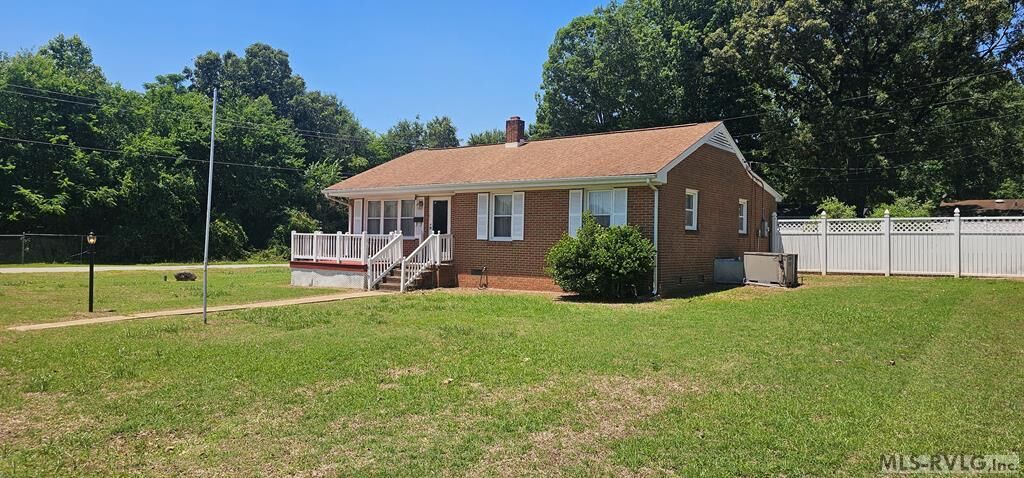 Property Photo:  1019 Wilson St  NC 27870 