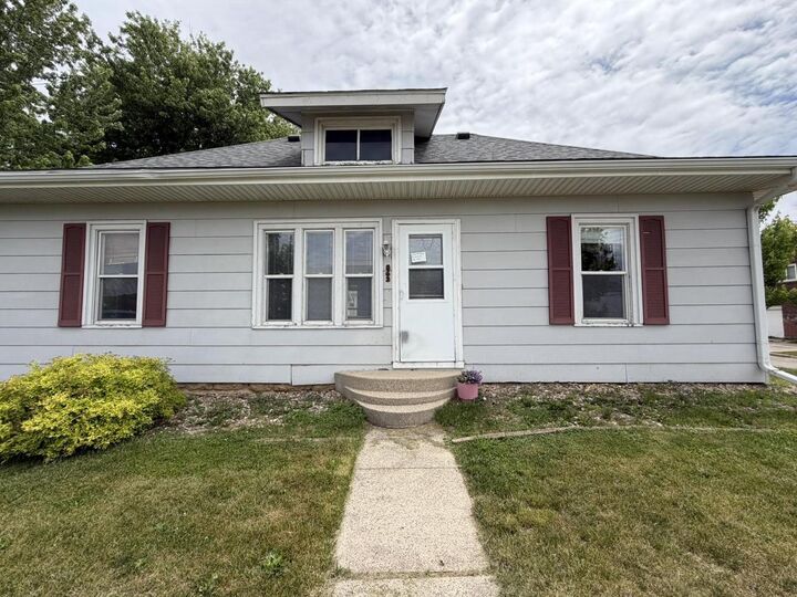 Property Photo:  863 S Park Street  WI 53581 