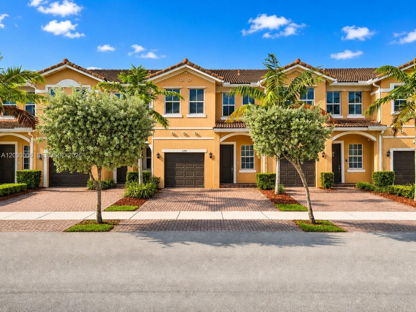 Property Photo:  2390 SE 15th St  FL 33035 