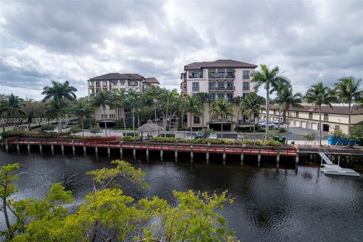 Property Photo:  2900 NE 12th Ter 14  FL 33334 
