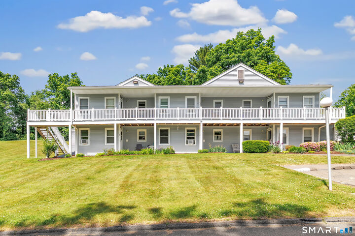 Property Photo:  40 Senior Drive 40  CT 06468 