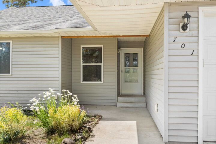 Property Photo: 701 N Lefevre St WA 99022