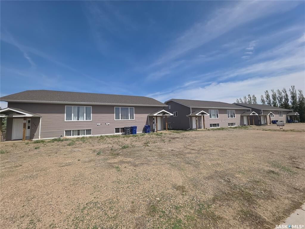 Property Photo:  712 713 714 716 Columbia Avenue  SK S0L 1R0 