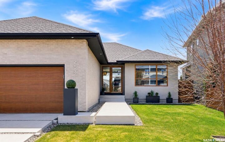 Property Photo:  254 Whalley Crescent  SK S7T 0P1 