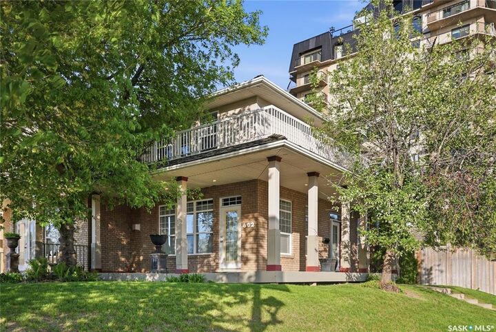 602 Saskatchewan Crescent E — photo 1