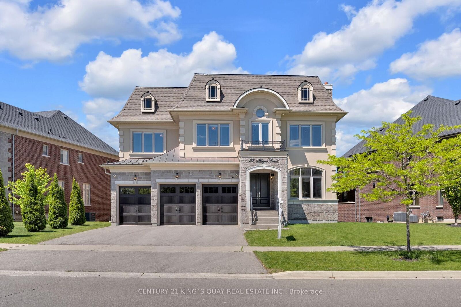 Property Photo: 32 Hogan Court ON L7B 0M1