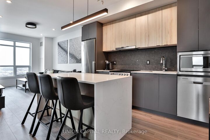 30 Upper Mall Way 1002 — photo 1