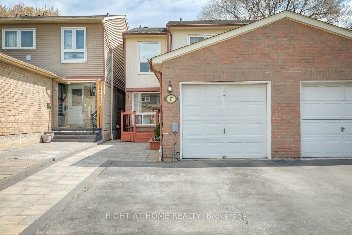 Property Photo: 37 McKnight Drive ON M1B 2Z4