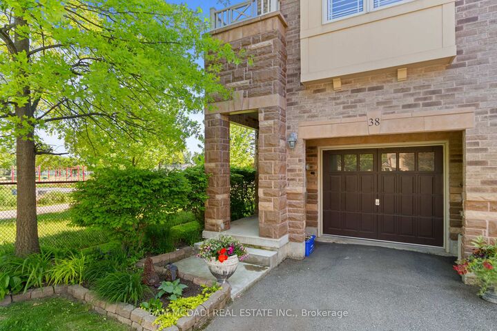 Property Photo: 6625 Falconer Drive 38 ON L5N 0C8