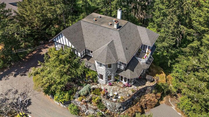 Property Photo: 405 Coralee Pl BC V9B 6C4