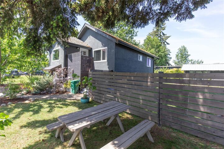 Property Photo:  226 Harewood Rd  BC V9R 2Y9 