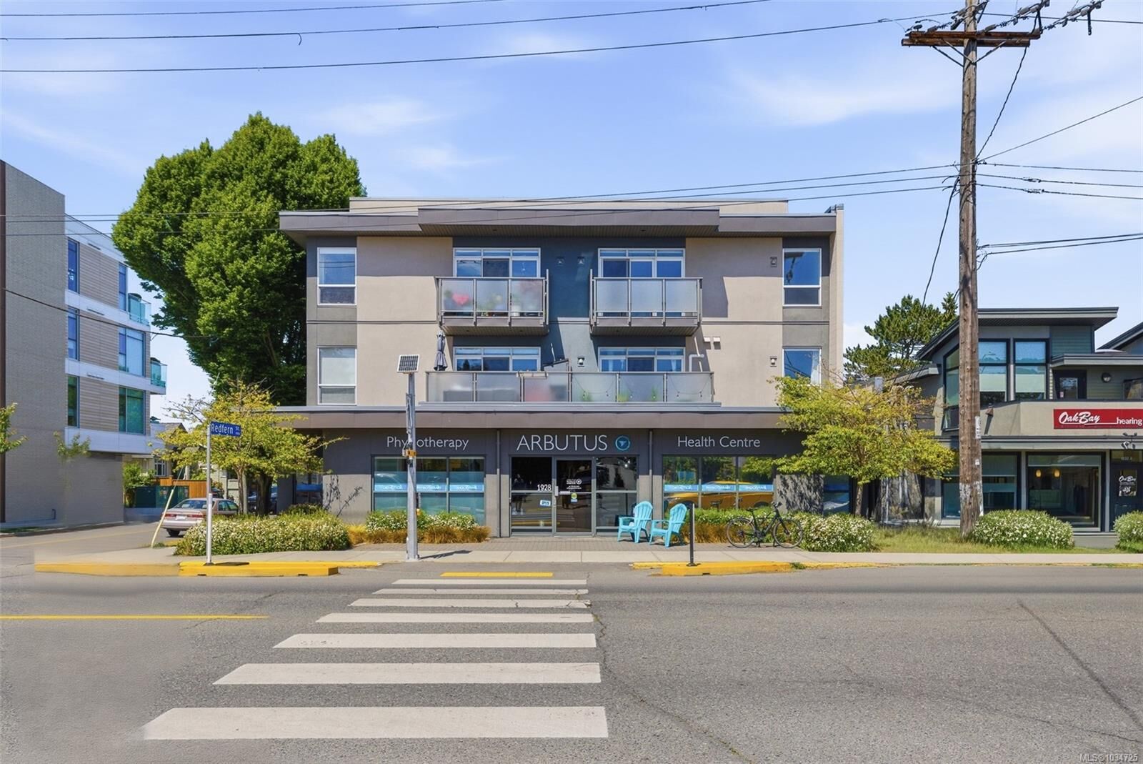 Property Photo:  1515 Redfern St #303  BC V8R 4X3 