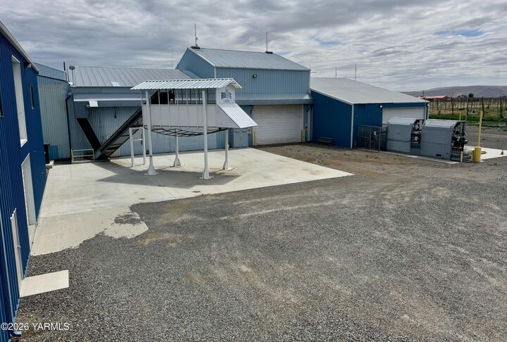 Property Photo: 7502 Campbell Rd WA 98948