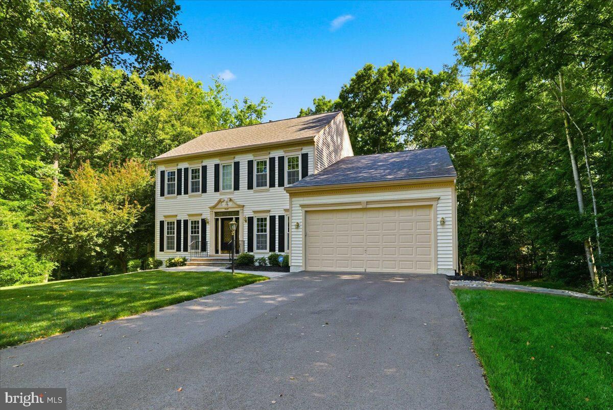 Property Photo: 7818 Meadowgate Drive VA 20112