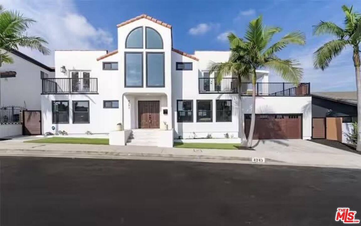 Property Photo: 4243 Don Carlos Dr CA 90008