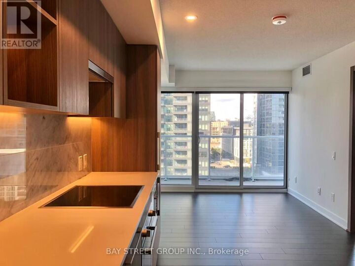 Property Photo:  17 Bathurst Street 1109  ON M5V 0N1 