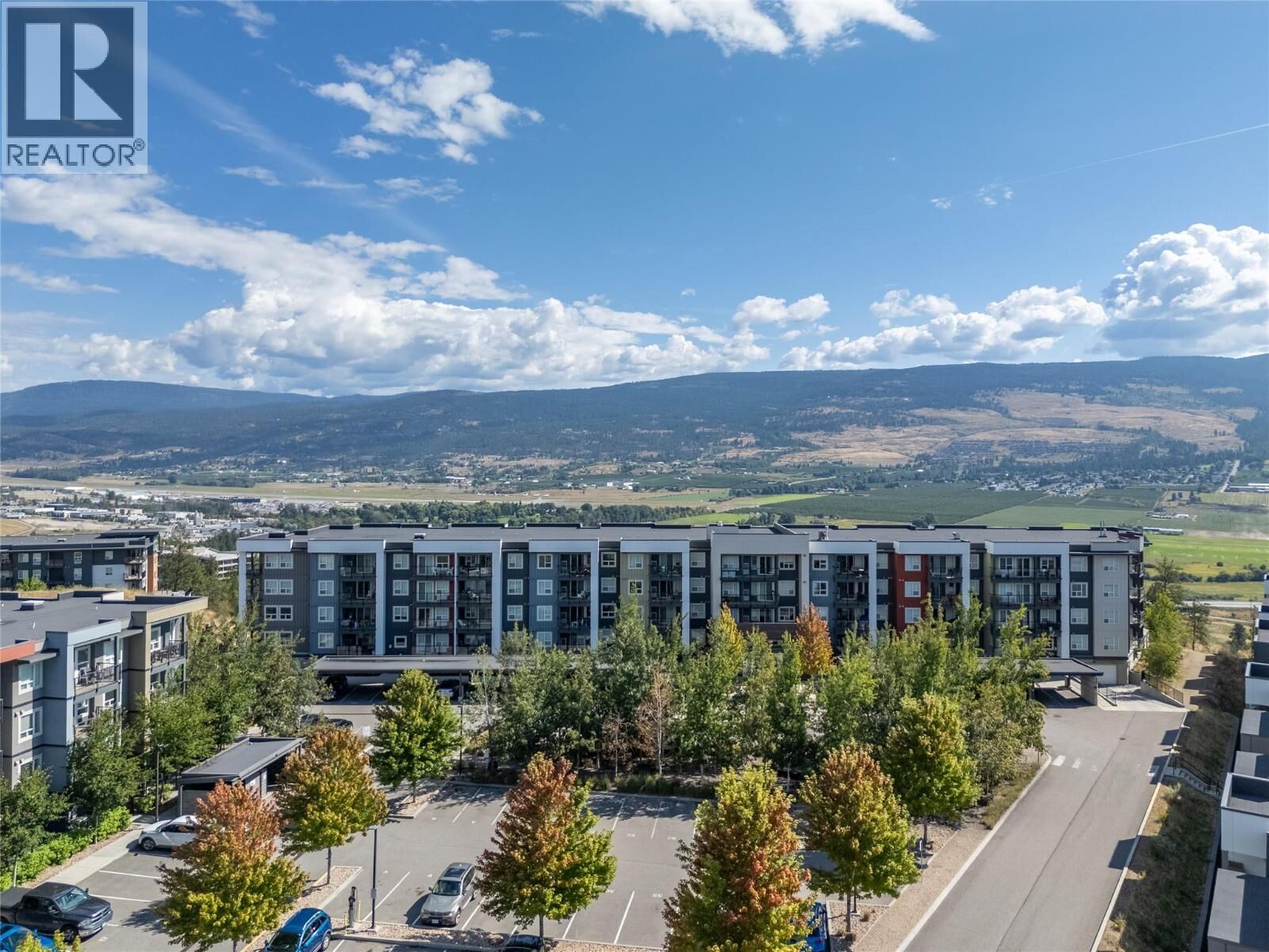 Property Photo: 775 Academy Way Ph17 BC V1V 0A5