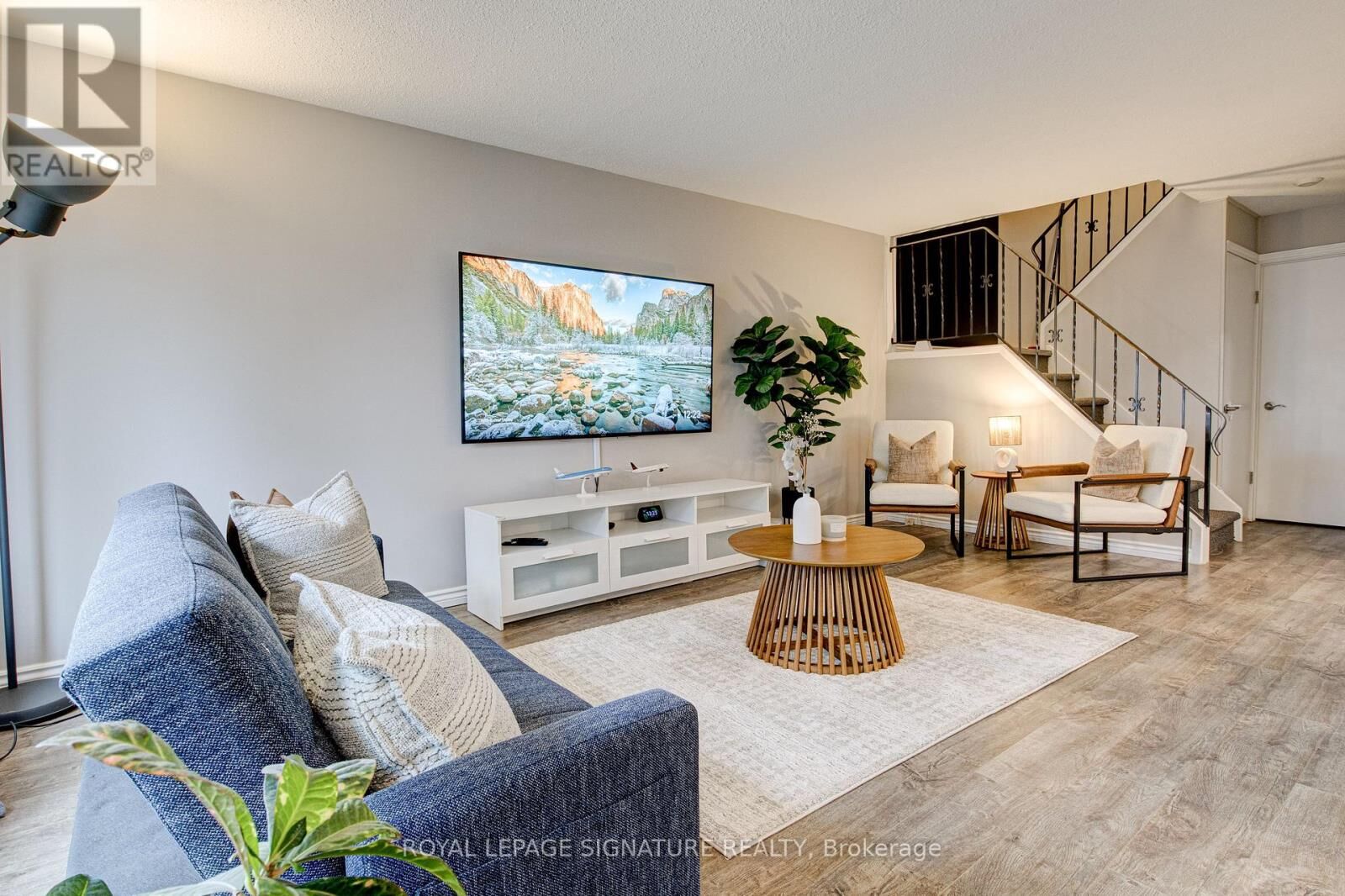 Property Photo:  14 Williamsburg Road 12  ON N2E 1W1 