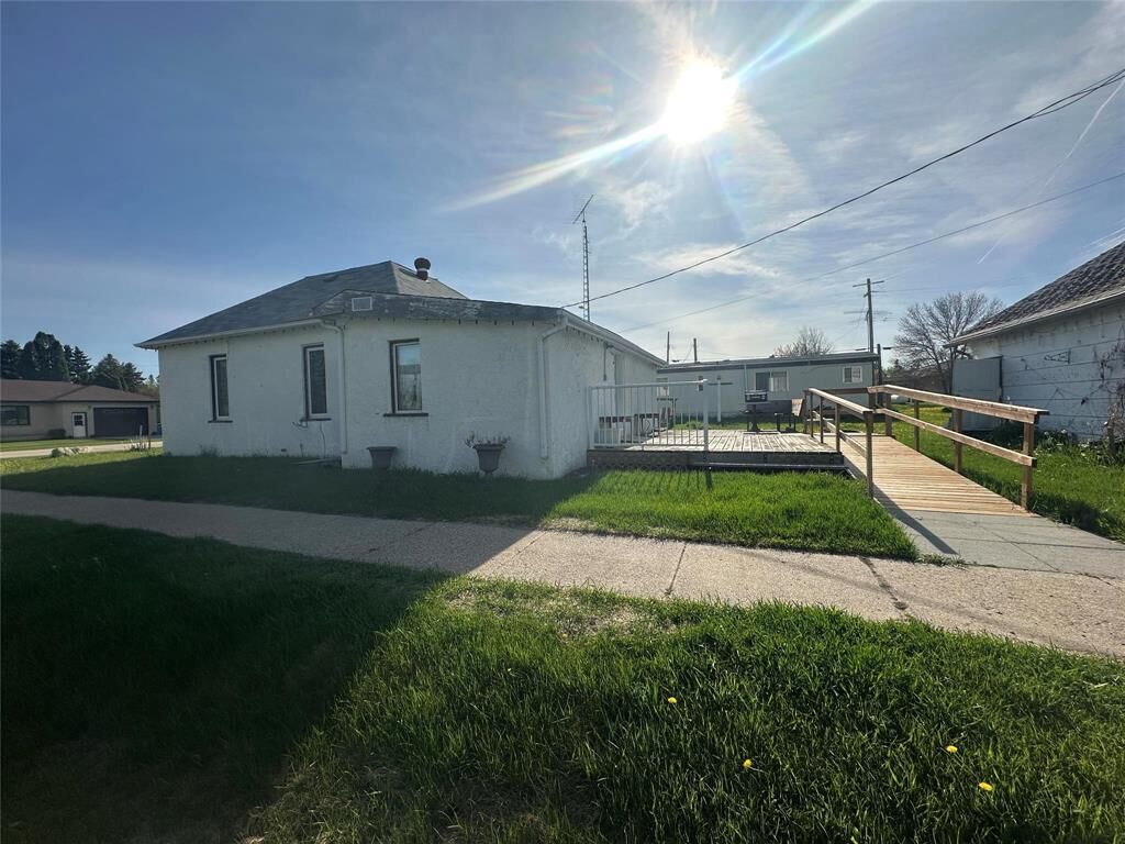 Property Photo: 112 Anderson Street East MB R0J 1P0