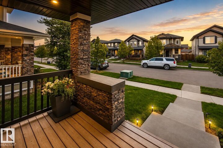 Photo de la propriété: 16015 11 Avenue SW AB T6W 2H6