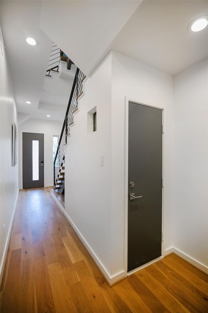 Property Photo:  511 Memorial Heights Drive  TX 77007 